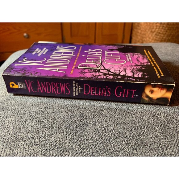 V.C. Andrews "Delias Gift" Paperback Book - Picture 4 of 5